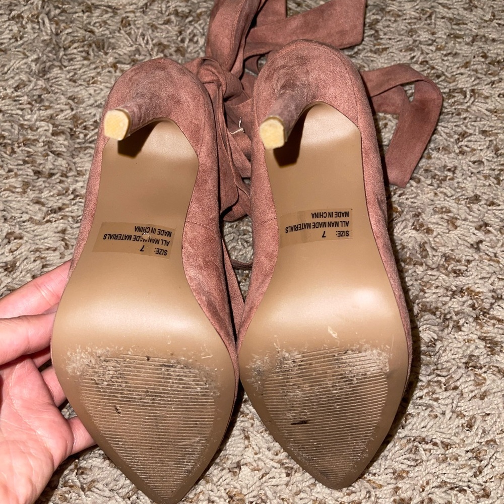 Heels - Picture 5 of 5